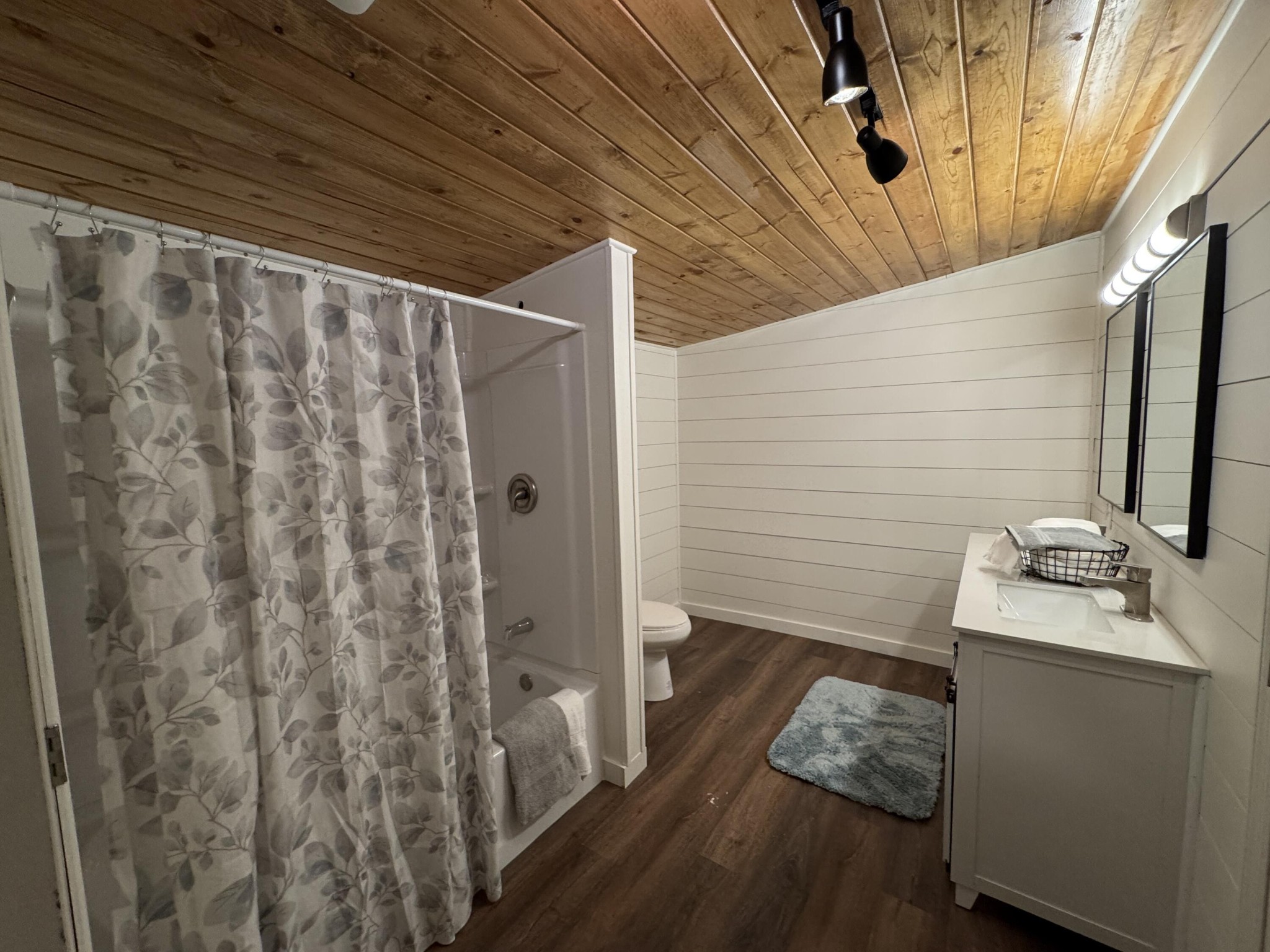 675 Ware Lane Georgetown, TN 37336 - Photo 7 of 24 a bathroom with a sink and shower curtain