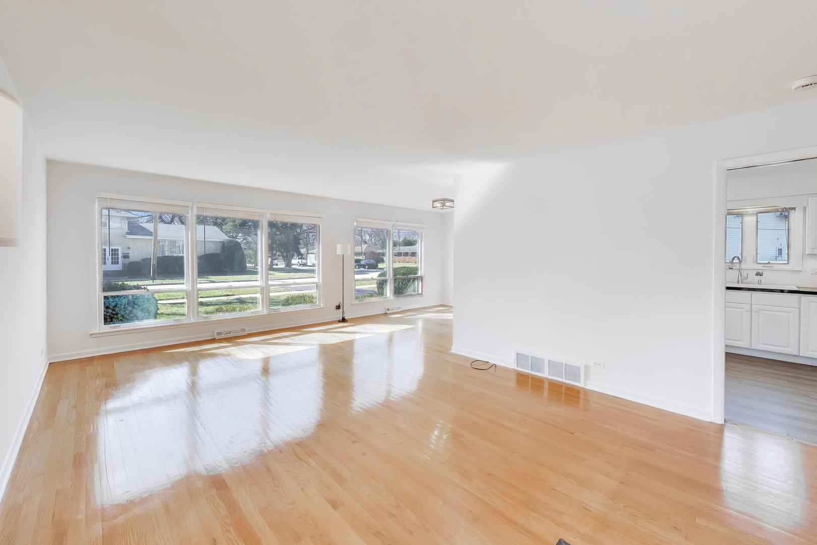 2316 Virginia Street Park Ridge, IL 60068 - Photo 5 of 37 Gallery Image 5