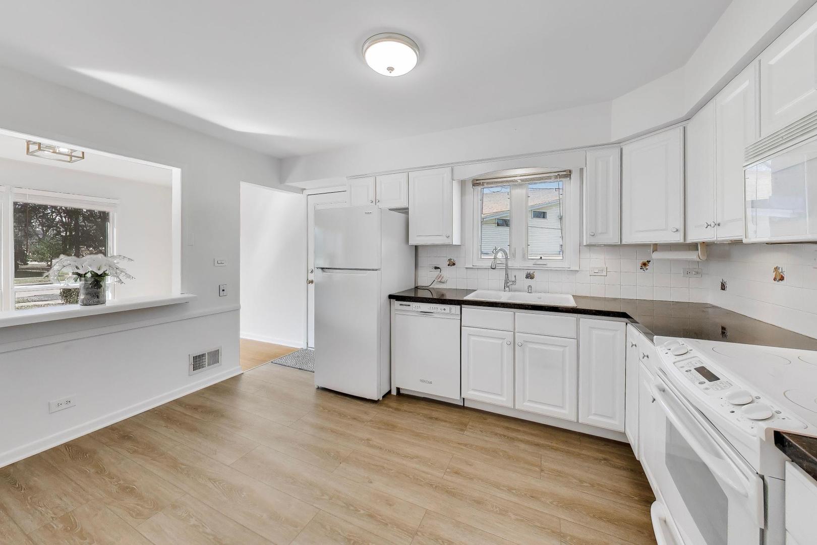 2316 Virginia Street Park Ridge, IL 60068 - Photo 10 of 37 Gallery Image 10