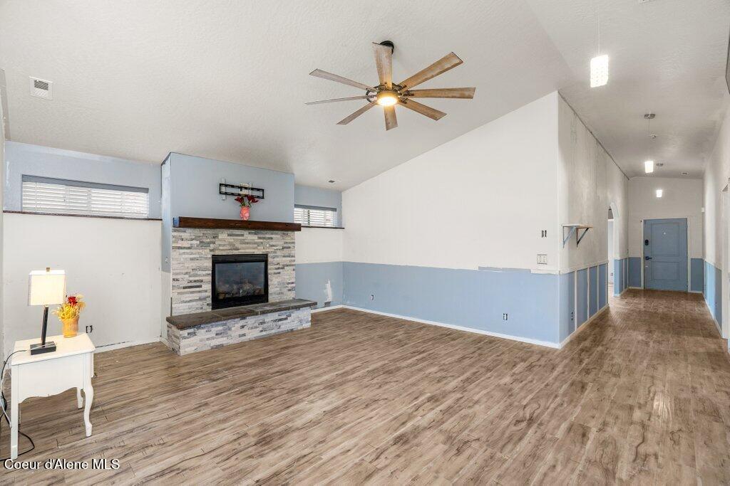 1704 North Pyroclast Street Post Falls, ID 83854 - Photo 3 of 35 Foyer and Great Room