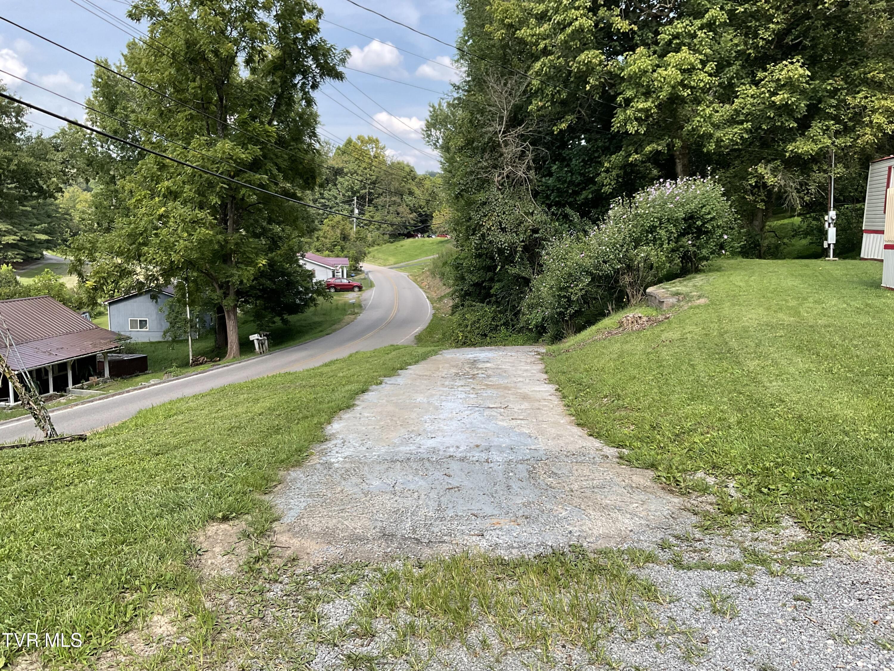 511 Weaver Branch Road Bluff City, TN 37618 - Photo 3 of 24 IMG_0487