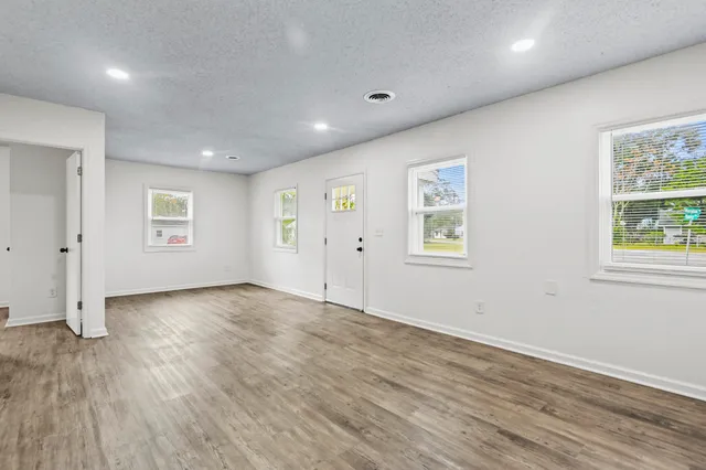 $1,600 | 3043 Terry Drive, North Charleston, SC 29405