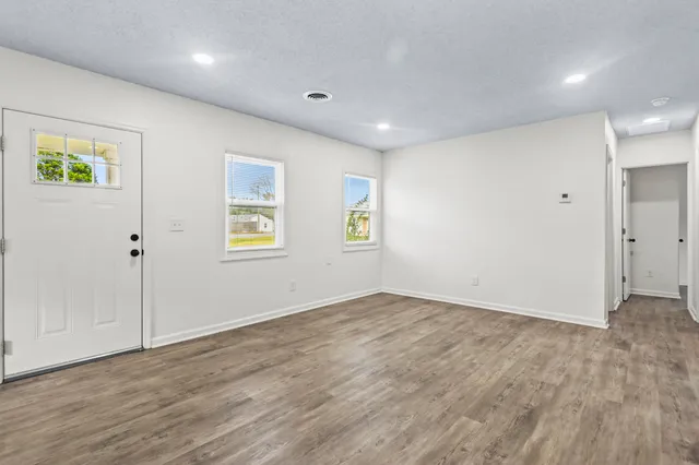 $1,600 | 3043 Terry Drive, North Charleston, SC 29405