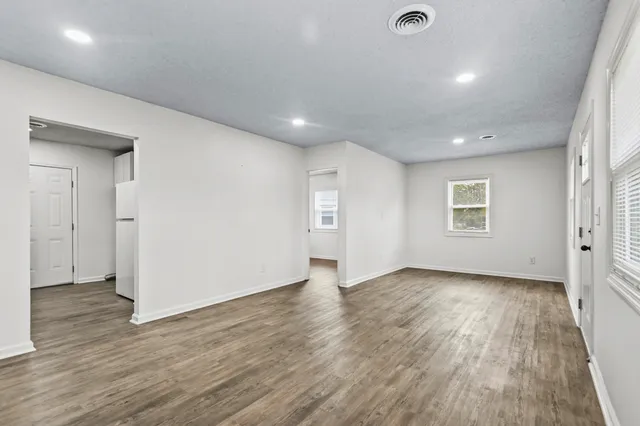 $1,600 | 3043 Terry Drive, North Charleston, SC 29405