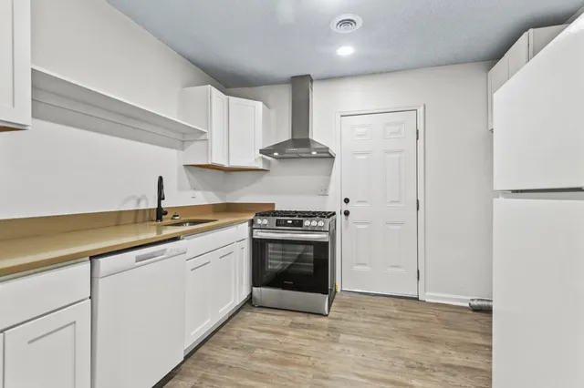 $1,600 | 3043 Terry Drive, North Charleston, SC 29405