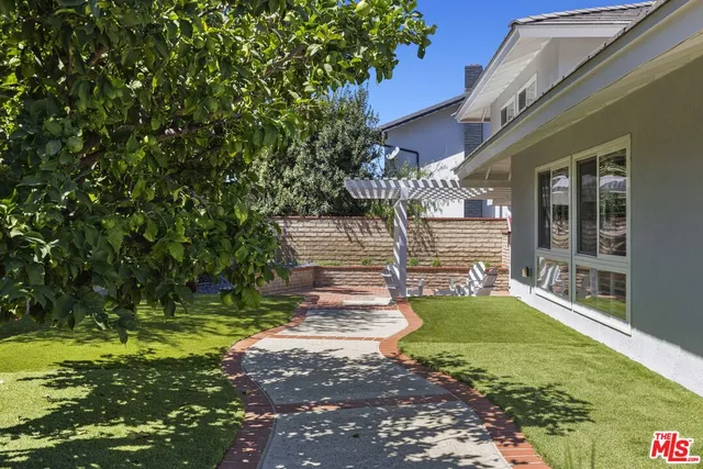 a view of a back yard of the house