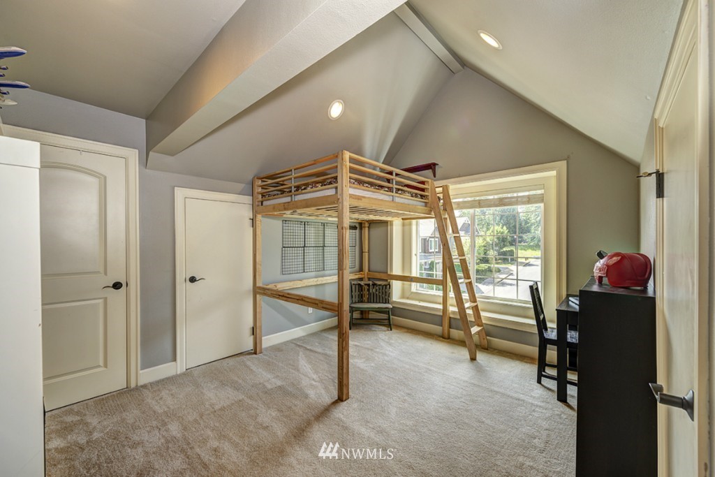 5370 Northeast 17th Street Renton, WA 98059 - Photo 16 of 25