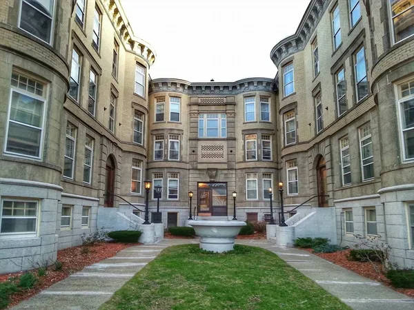 $4,900 | 1677 Beacon Street, Unit 2, Brookline, MA 02445