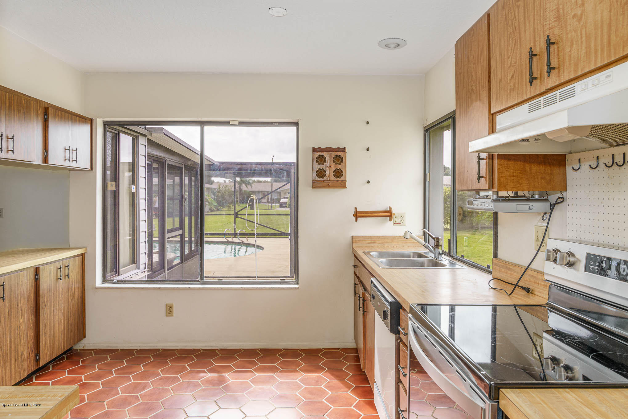 1378 Cromey Road Northeast Palm Bay, FL 32905 - Photo 6 of 25 Kitchen