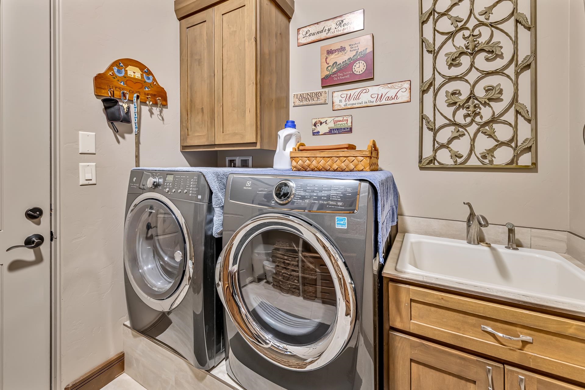 355 West Ridges Boulevard Grand Junction, CO 81507 - Photo 24 of 42 a utility room with dryer and washer
