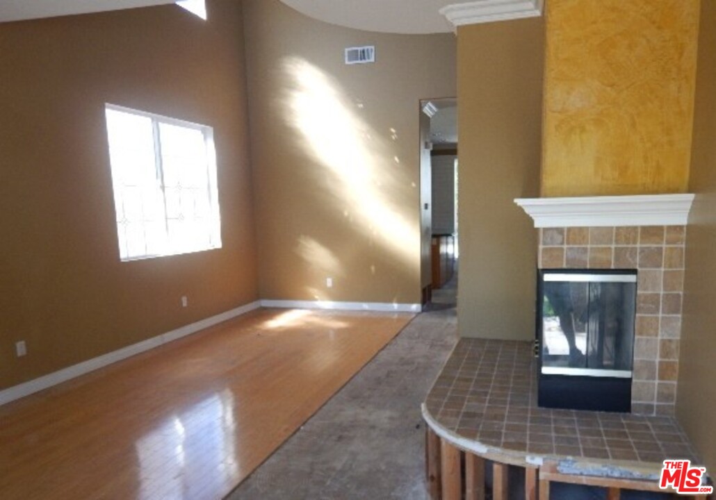 1109 Autumn Leaf Court Carson, CA 90746 - Photo 4 of 12