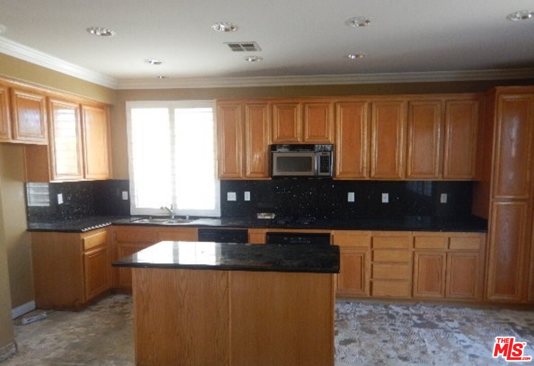 1109 Autumn Leaf Court Carson, CA 90746 - Photo 6 of 12