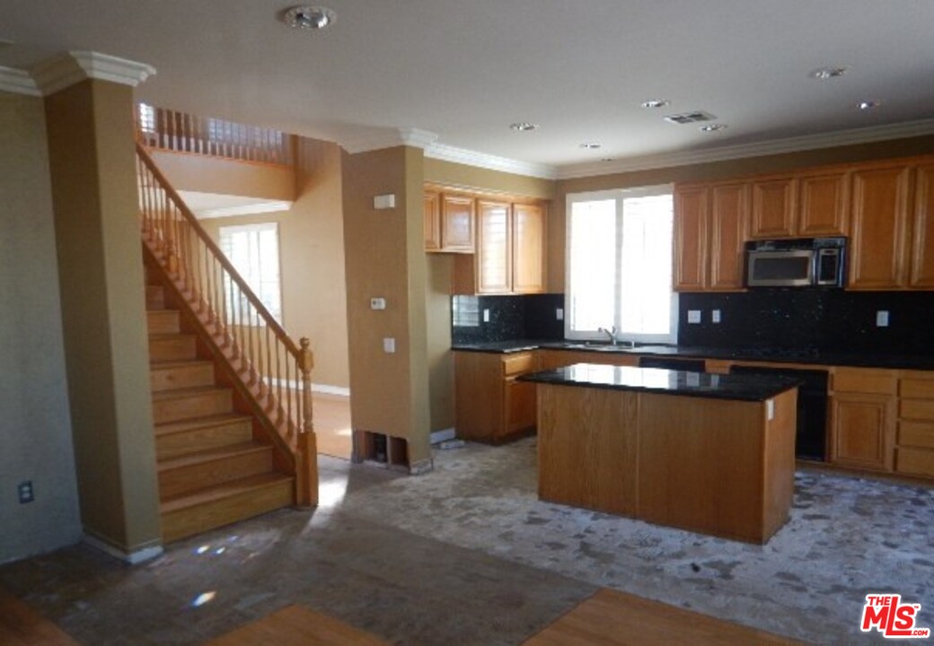 1109 Autumn Leaf Court Carson, CA 90746 - Photo 7 of 12