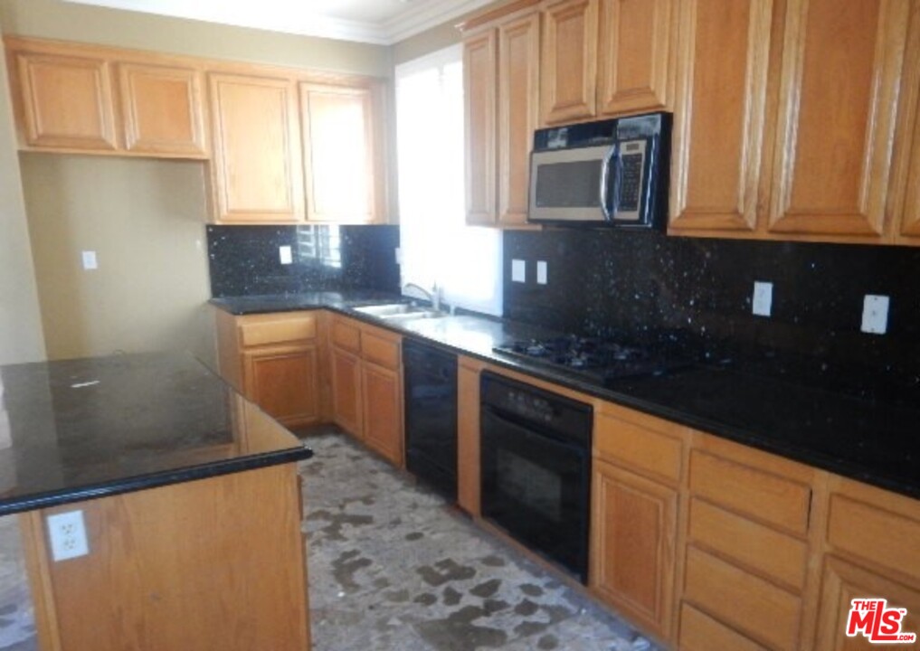 1109 Autumn Leaf Court Carson, CA 90746 - Photo 8 of 12