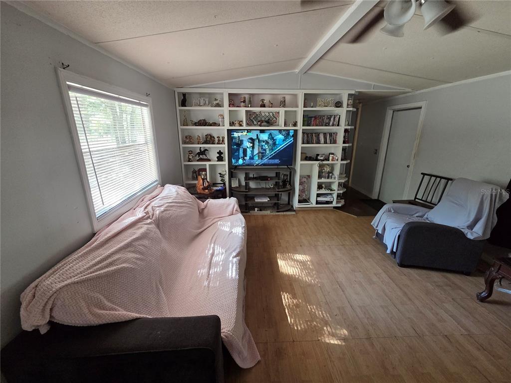114 Lemon Street Melrose, FL 32666 - Photo 2 of 17 a living room with furniture and a window