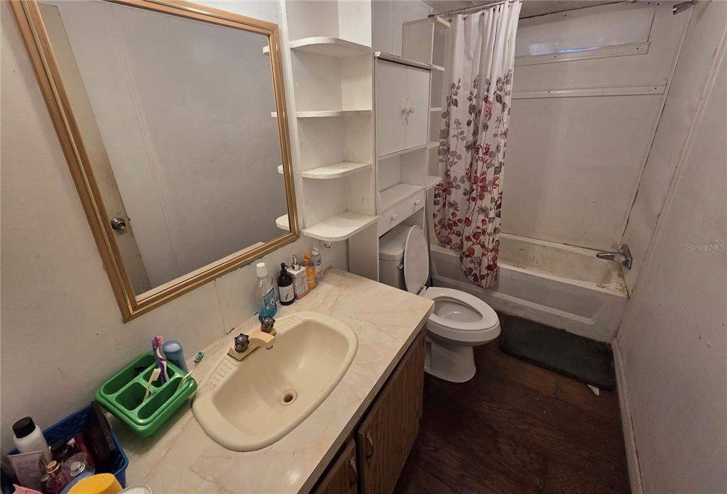 114 Lemon Street Melrose, FL 32666 - Photo 7 of 17 a bathroom with a sink toilet and shower