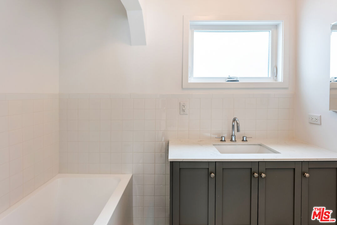 1253 South Rimpau Boulevard Los Angeles, CA 90019 - Photo 65 of 71 a bathroom with a sink and a bathtub
