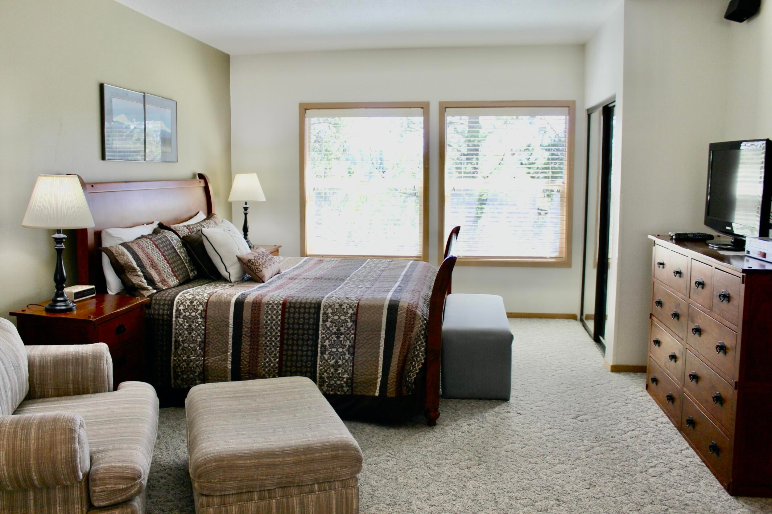 57319 Beaver Ridge Loop, Unit 2D1 Sunriver, OR 97707 - Photo 16 of 28 16-P-bd-wndw-R2