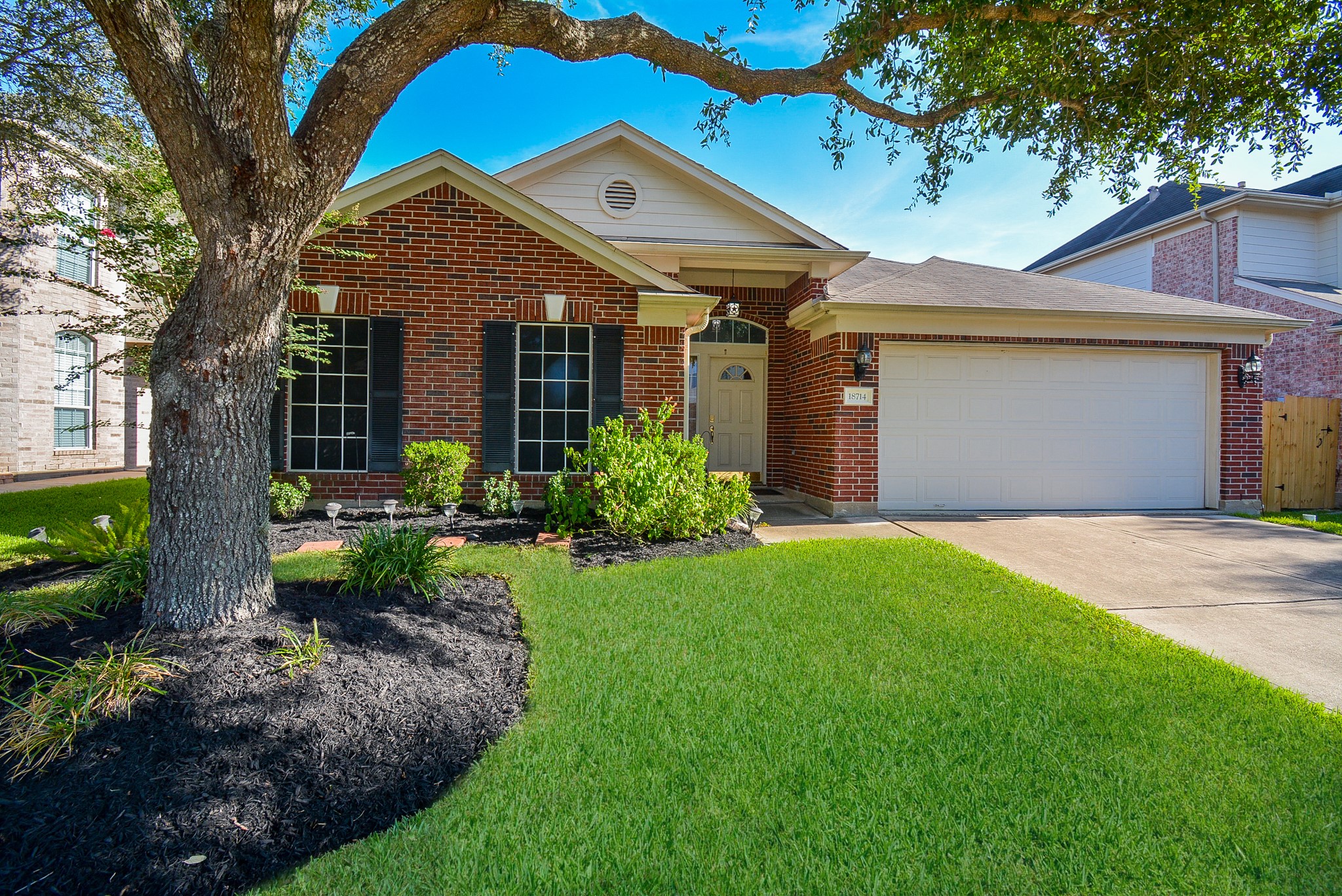 18714 Flagstone Creek Road Houston, TX 77084 - Photo 3 of 50 a front view of a house with garden