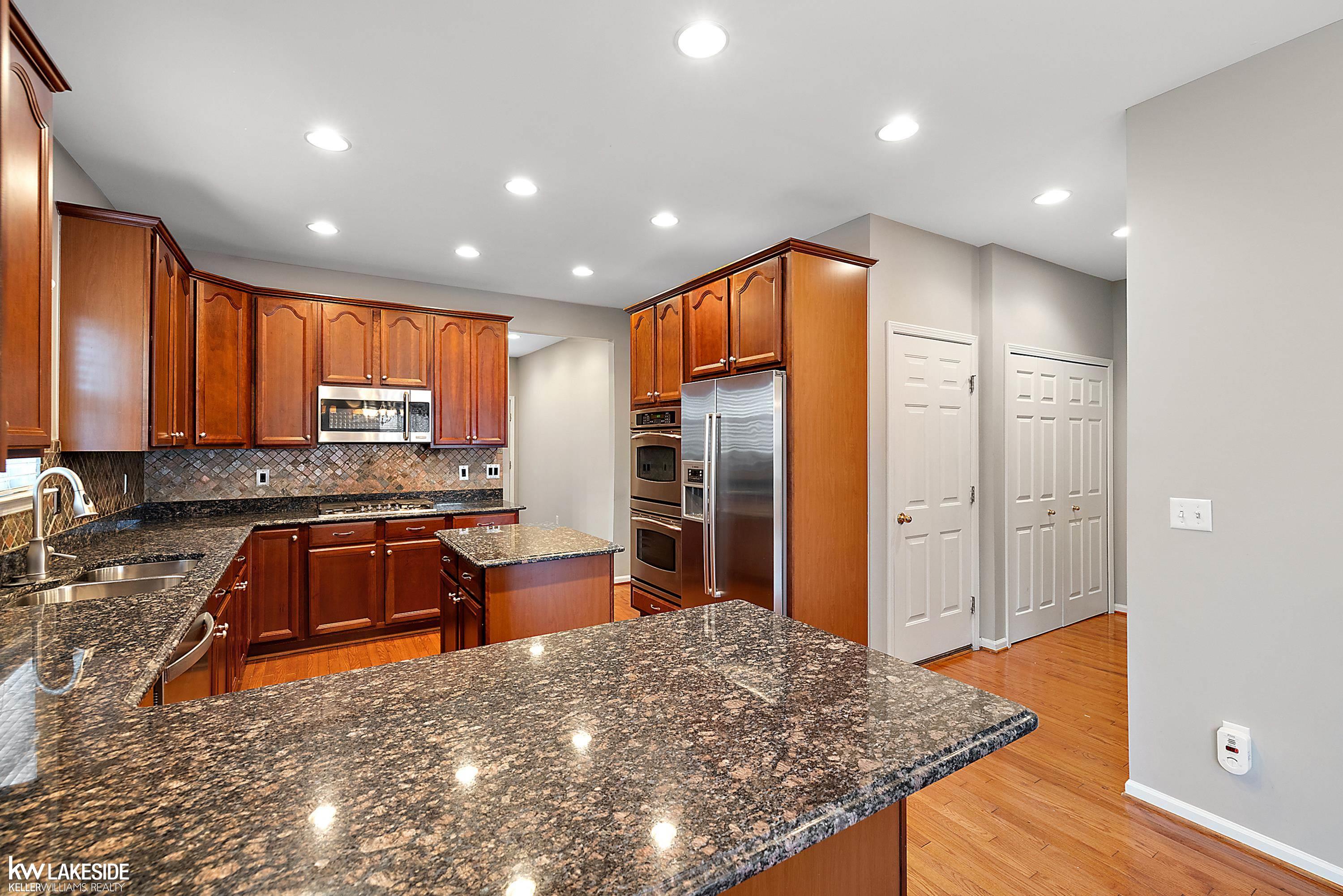 747 East Bluff Court Rochester Hills, MI 48306 - Photo 21 of 79