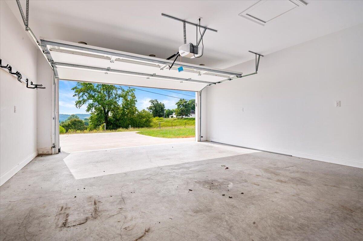 964 McWhorter Road London, KY 40741 - Photo 23 of 39 30-Garage