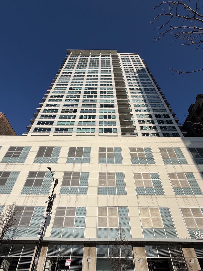 701 South Wells Street, Unit 1506 Chicago, IL 60607 - Photo 1 of 21 a view of a building