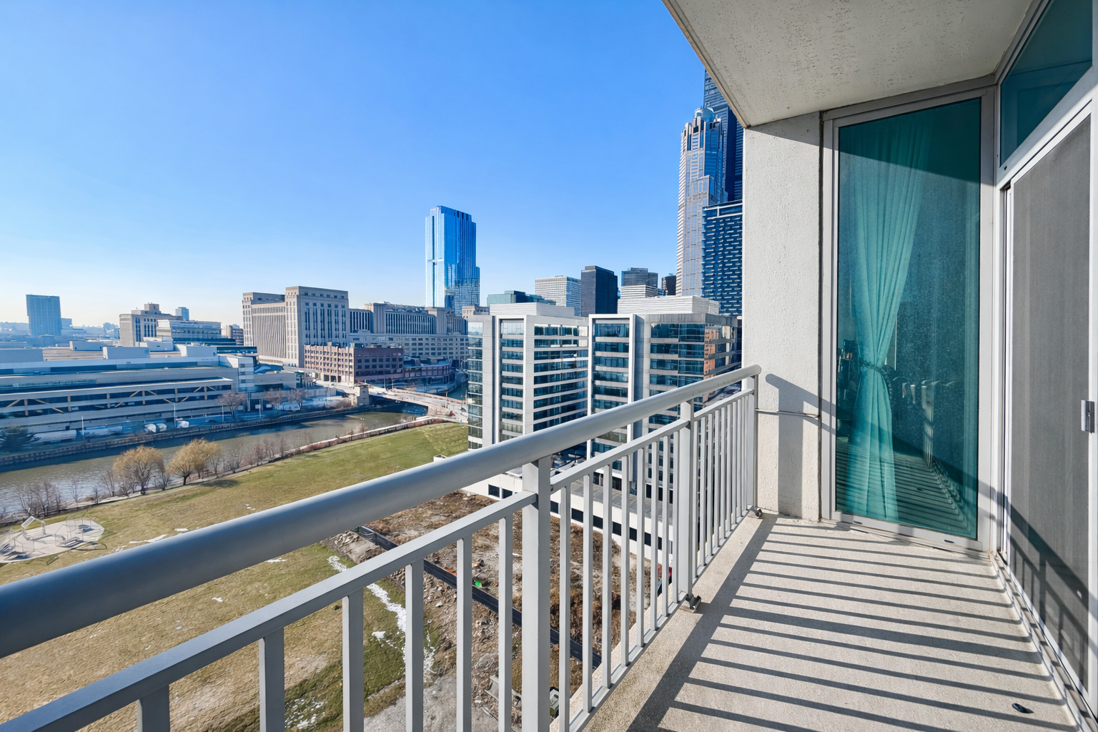 701 South Wells Street, Unit 1506 Chicago, IL 60607 - Photo 10 of 21 a view of a balcony with city