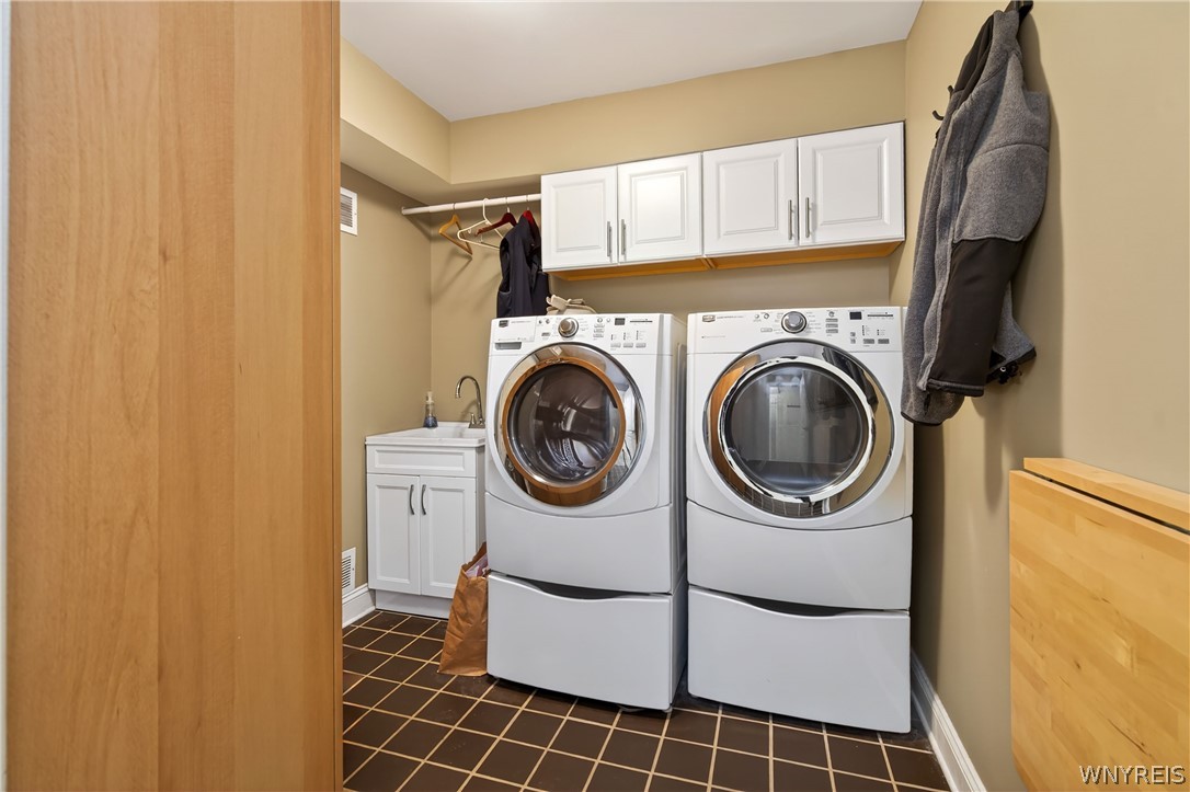 36 Harbour Pointe Common Buffalo, NY 14202 - Photo 20 of 35