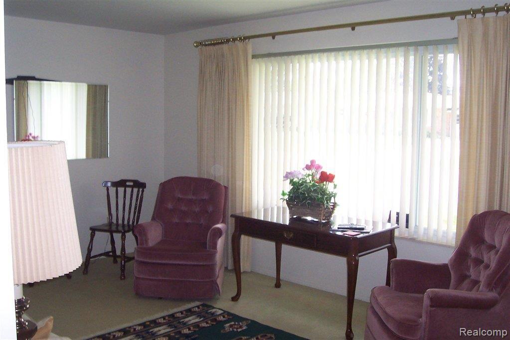 3626 Mark Road Waterford, MI 48328 - Photo 7 of 12 LIVING ROOM #2