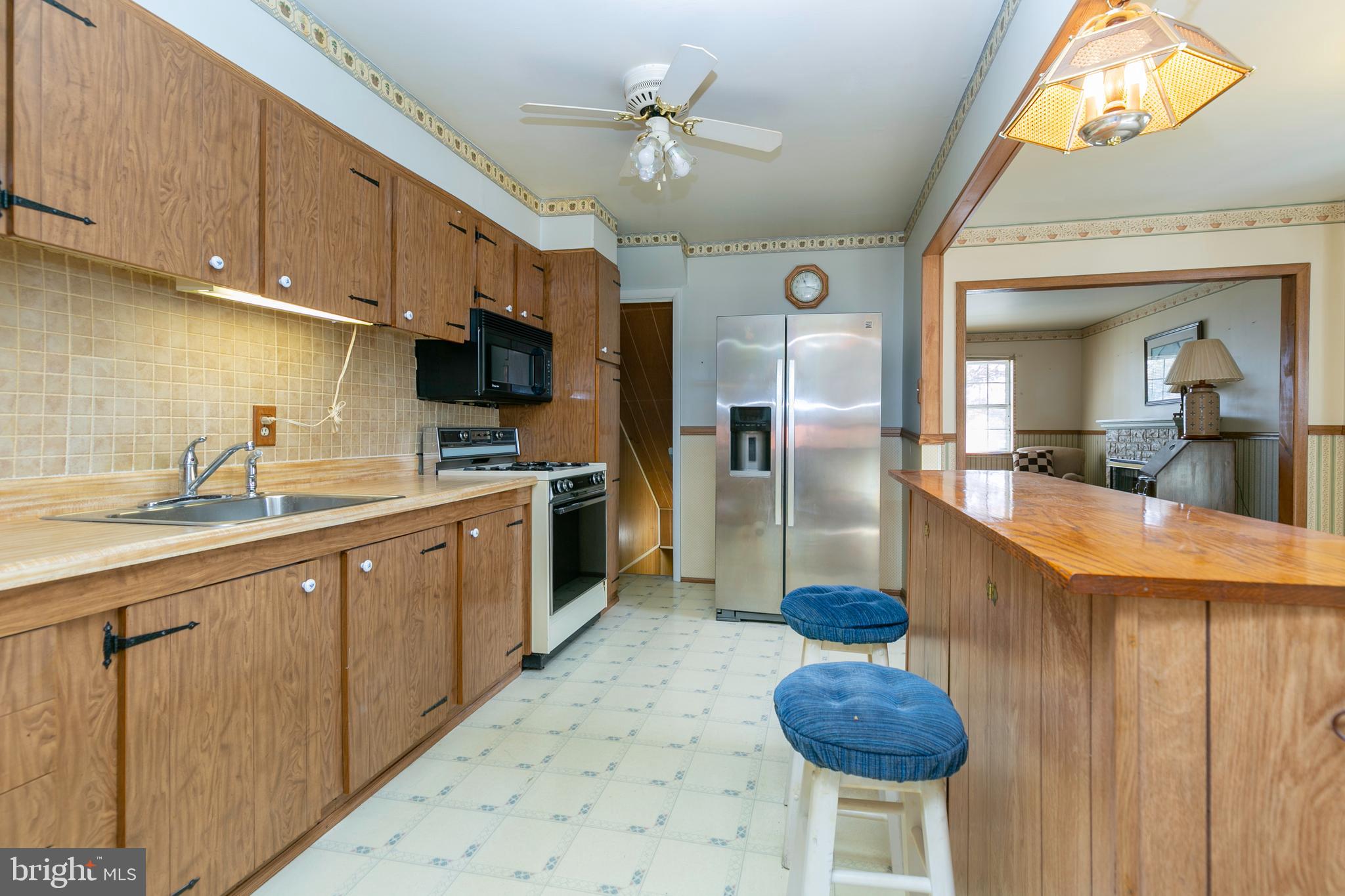 226 Dunlap Road Pasadena, MD 21122 - Photo 11 of 42 Breakfast Bar