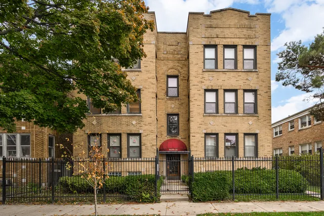 $289,000 | 5621 North Christiana Avenue, Unit 2, Chicago, IL 60659