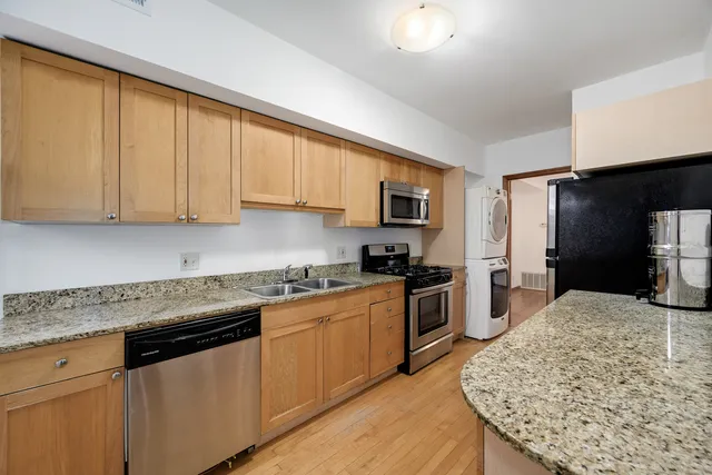 $289,000 | 5621 North Christiana Avenue, Unit 2, Chicago, IL 60659