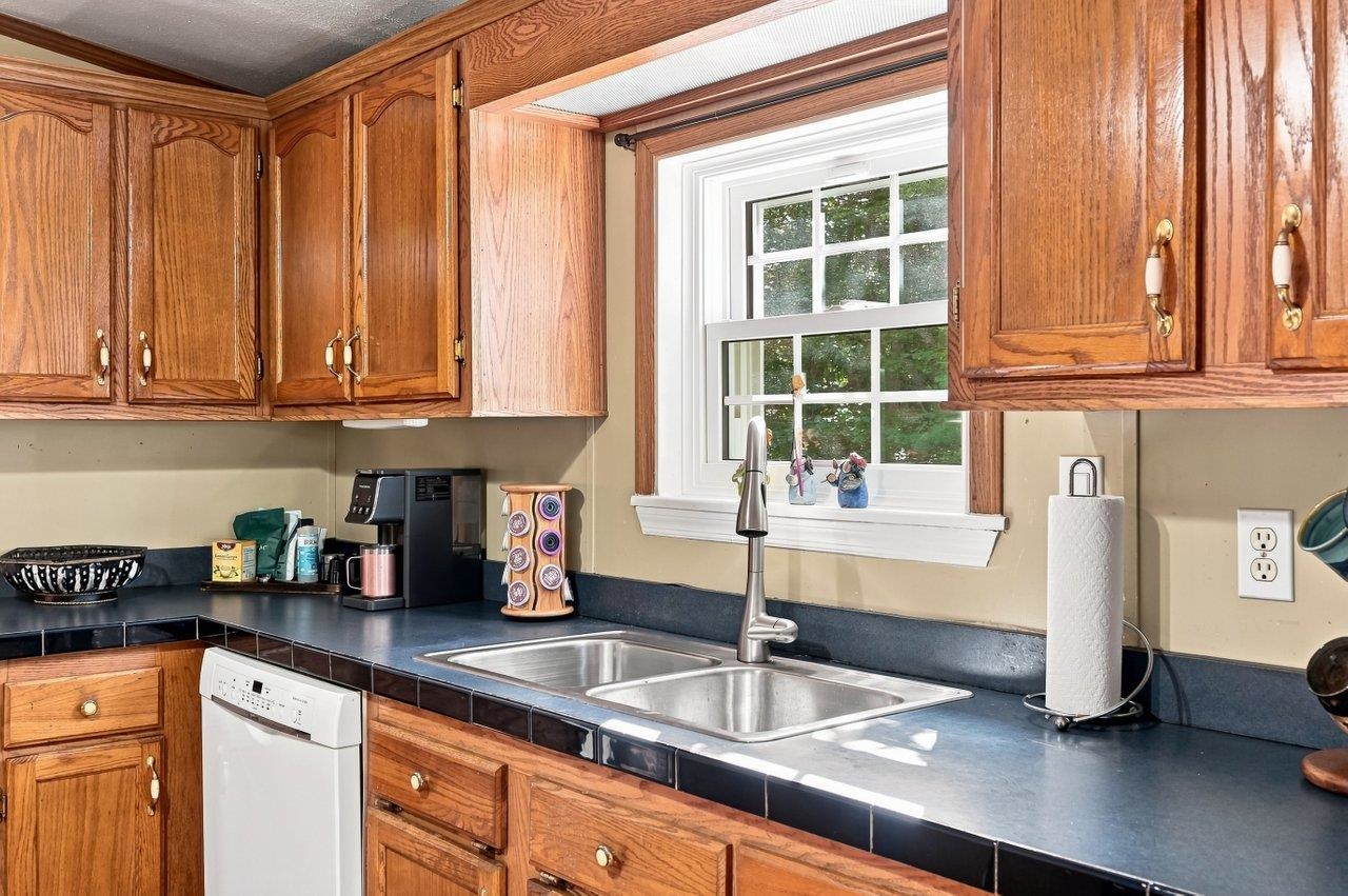32 Hawaii Lane Rochester, NH 03867 - Photo 11 of 40 Gallery Image 11