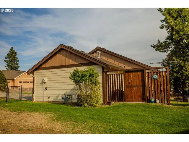 $402,500 | 1009 Hoodview Place, Goldendale, WA 98620