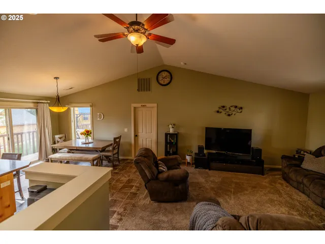 $402,500 | 1009 Hoodview Place, Goldendale, WA 98620