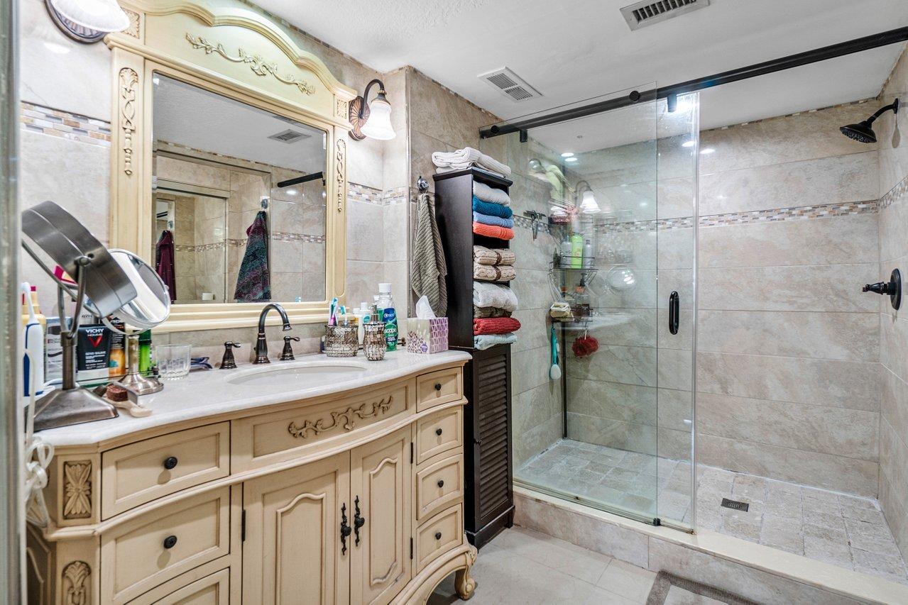 18940 Stewart Circle, Unit 6 Boca Raton, FL 33496 - Photo 12 of 15 017-18940StewartCircle-BocaRaton-FL-3349