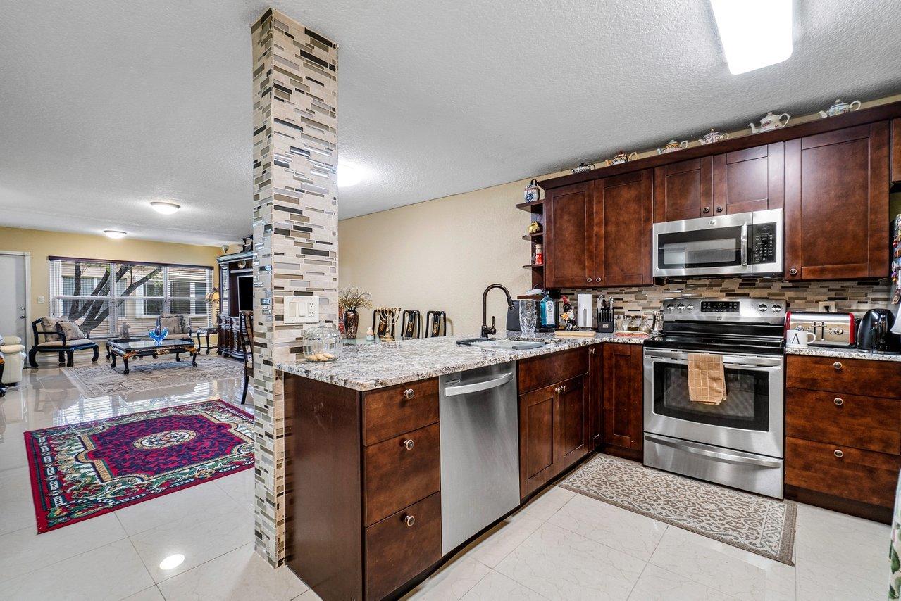 18940 Stewart Circle, Unit 6 Boca Raton, FL 33496 - Photo 6 of 15 010-18940StewartCircle-BocaRaton-FL-3349