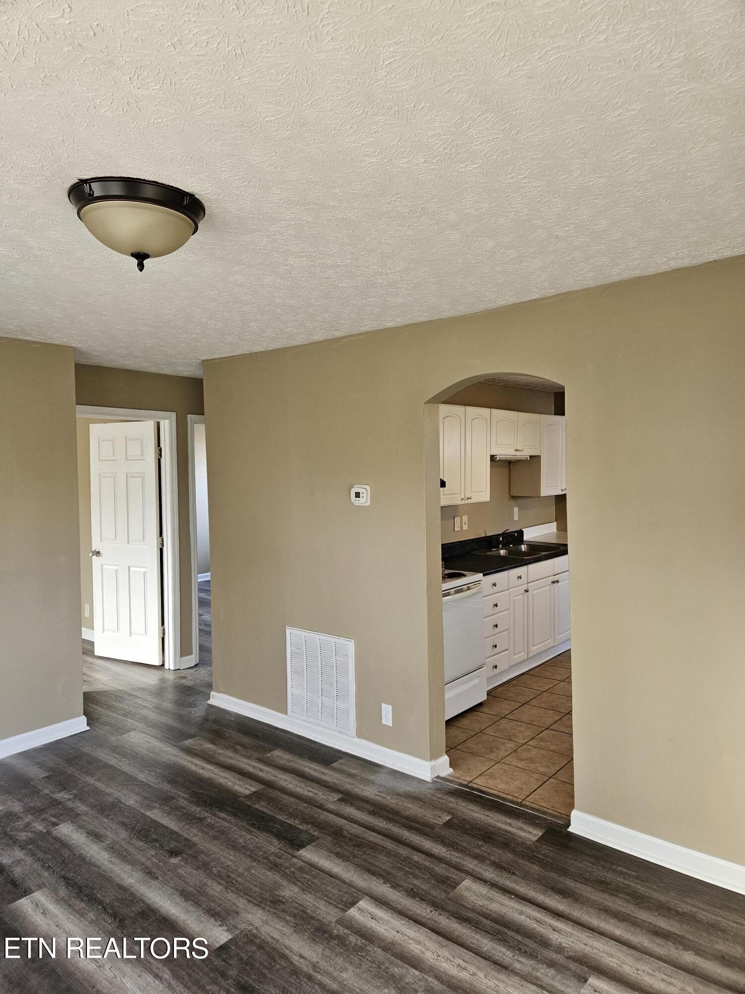 193195 Latimer Road Oak Ridge, TN 37830 - Photo 17 of 24 a view of a kitchen with a sink and dishwasher