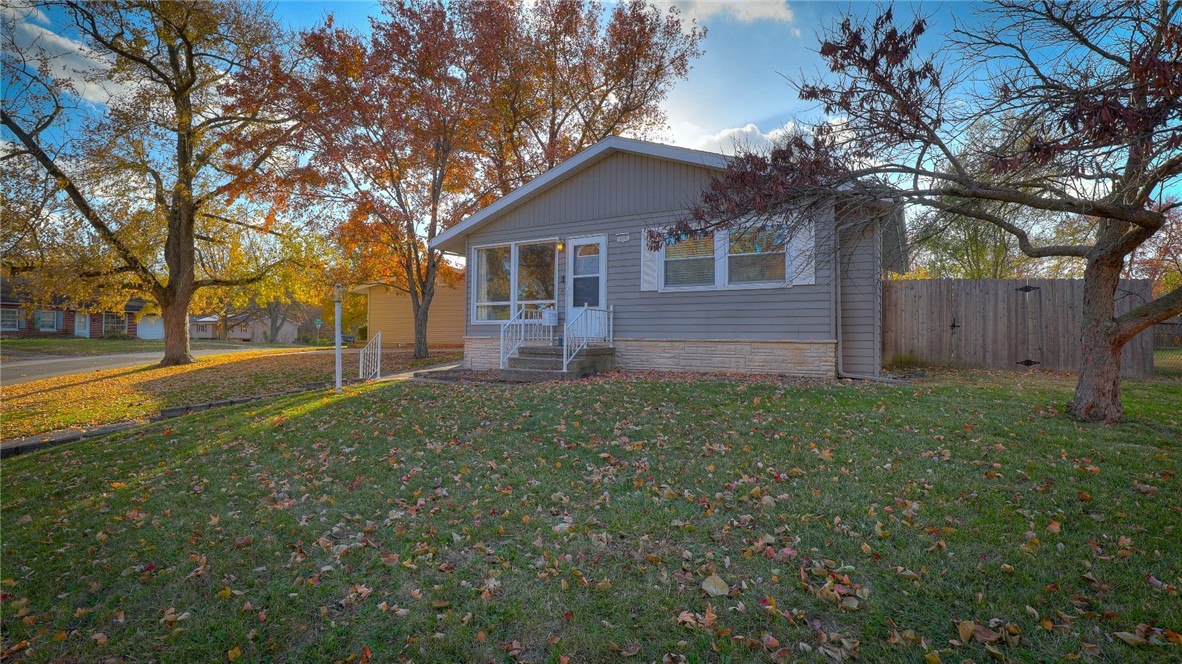 112 Ridgeway Drive Decatur, IL 62521 - Photo 1 of 25 Gallery Image 1