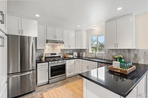$1,375,000 | 7960 Bella Vista Drive, Sebastopol, CA 95472