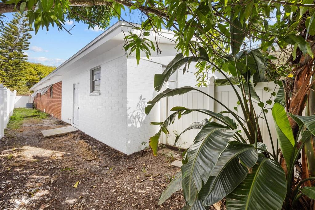 1119 Pine Avenue Fort Pierce, FL 34982 - Photo 25 of 30