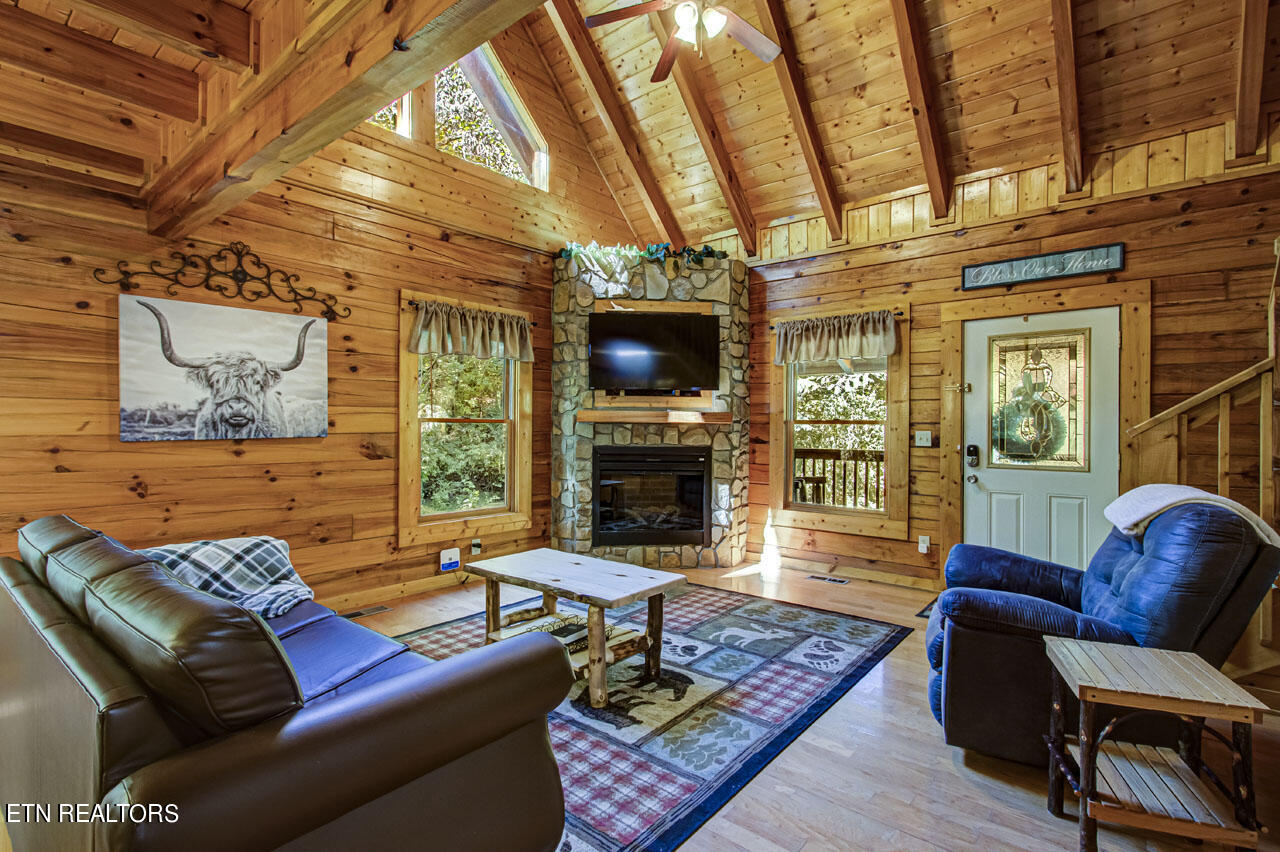 561 Blackberry Ridge Way Pigeon Forge, TN 37863 - Photo 2 of 35 IMG_0712LR