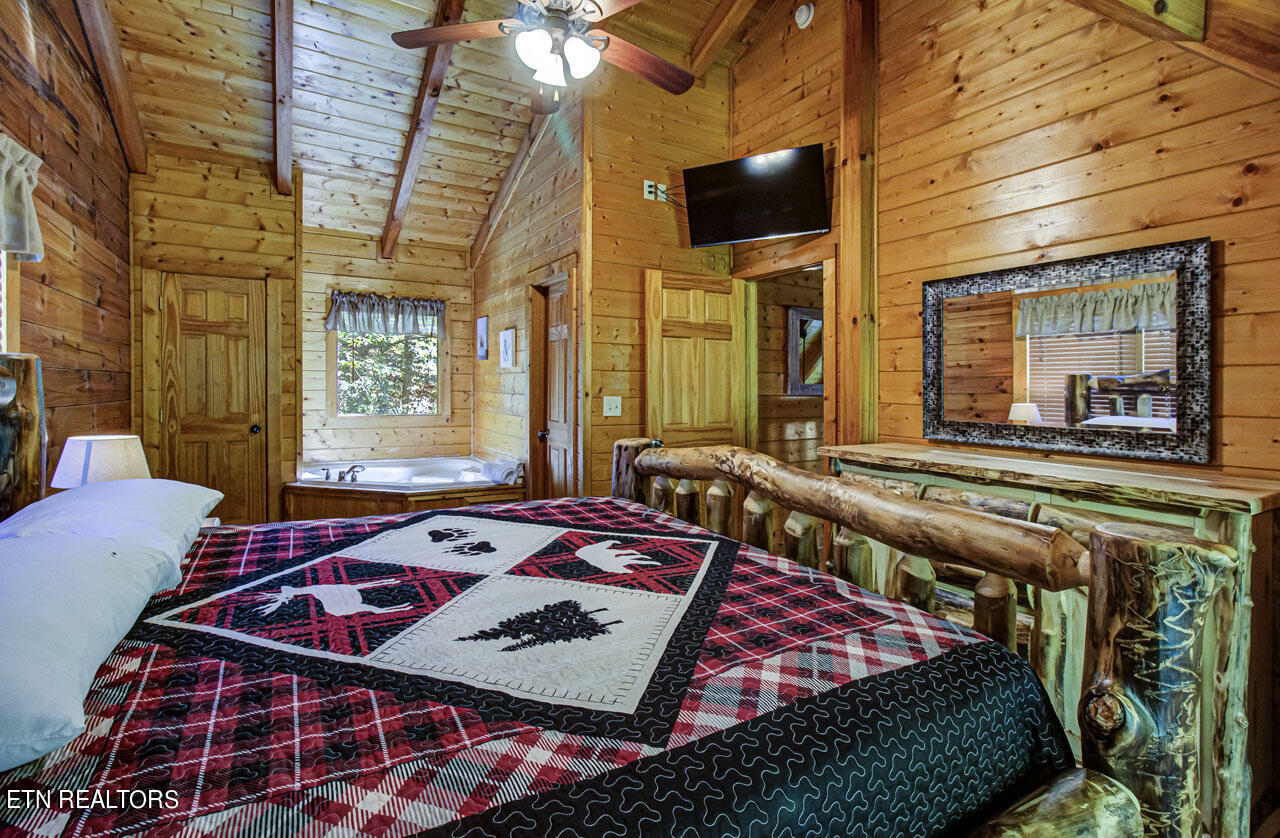 561 Blackberry Ridge Way Pigeon Forge, TN 37863 - Photo 25 of 35 IMG_5700LR