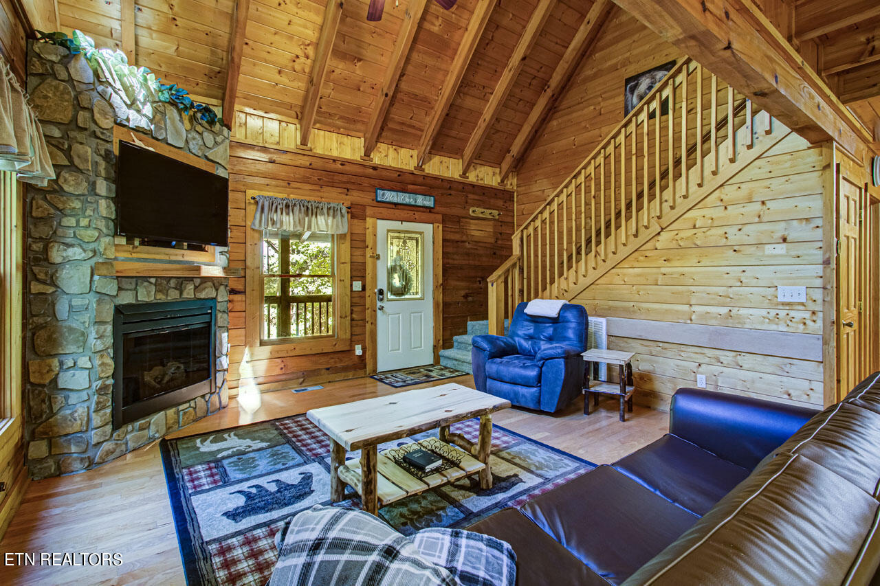 561 Blackberry Ridge Way Pigeon Forge, TN 37863 - Photo 3 of 35 IMG_0717LR