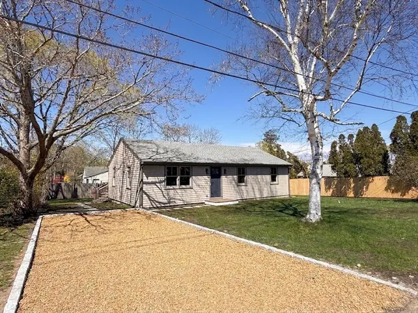 $1,195,000 | 10 Winthrop Avenue, Oak Bluffs, MA 02557