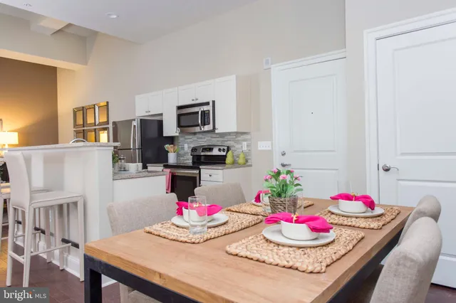 $1,000 | 26 South Calvert Street, Unit 1BR, Baltimore, MD 21202