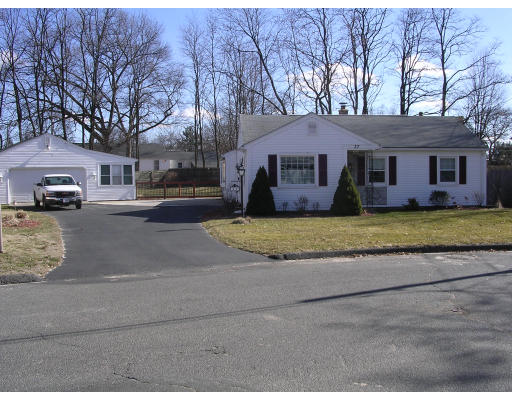 37 East Canton Circle Springfield, MA 01104 - Photo 1 of 13 Gallery Image 1
