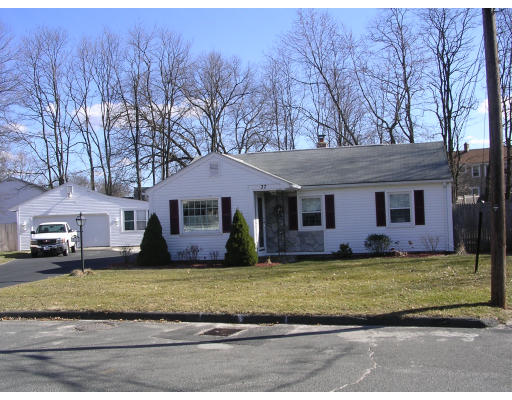 37 East Canton Circle Springfield, MA 01104 - Photo 2 of 13 Gallery Image 2