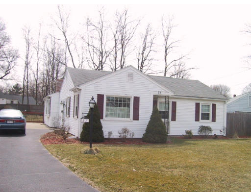 37 East Canton Circle Springfield, MA 01104 - Photo 3 of 13 Gallery Image 3