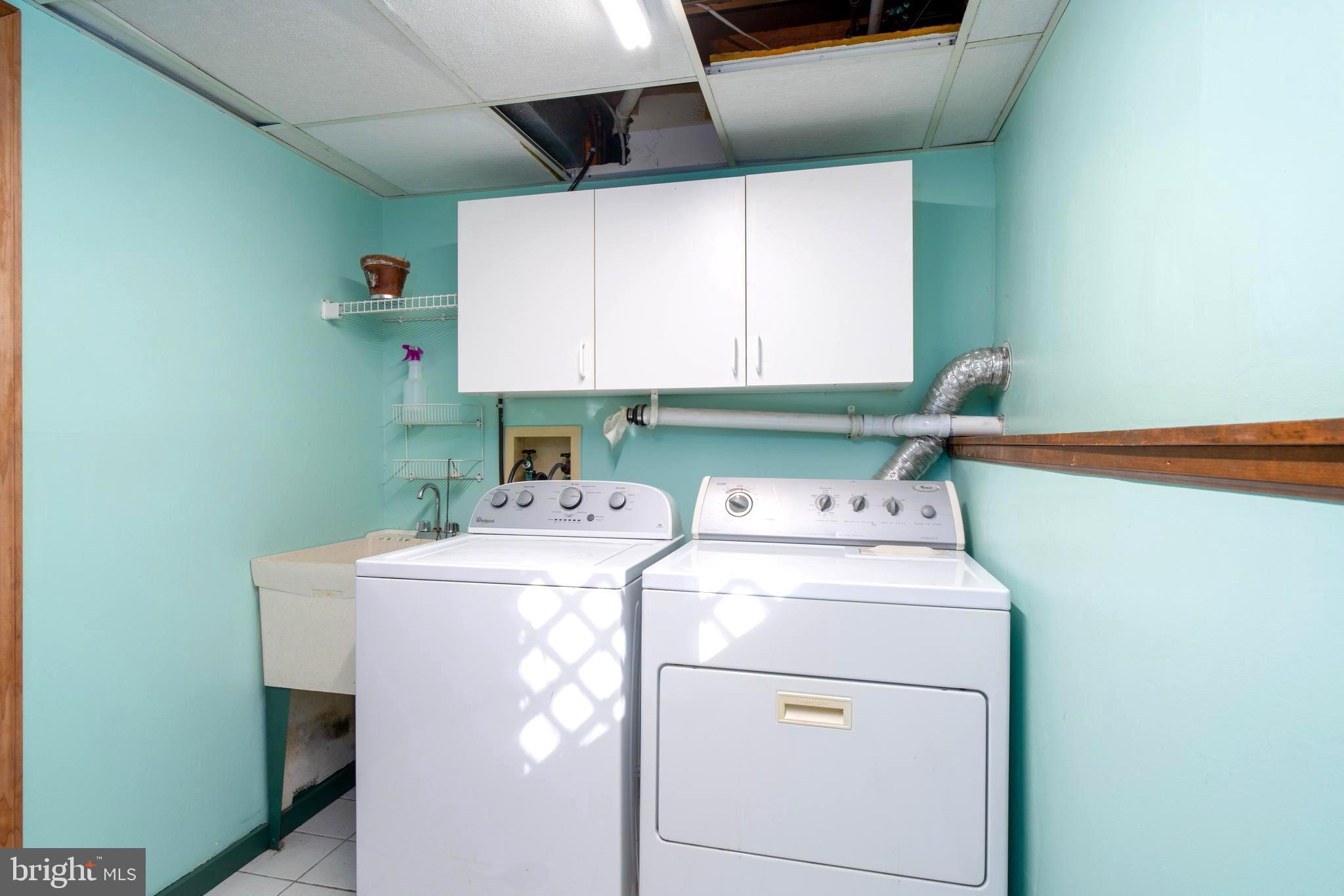 38 Summit Drive Tabernacle, NJ 08088 - Photo 34 of 42 a utility room with dryer and washer